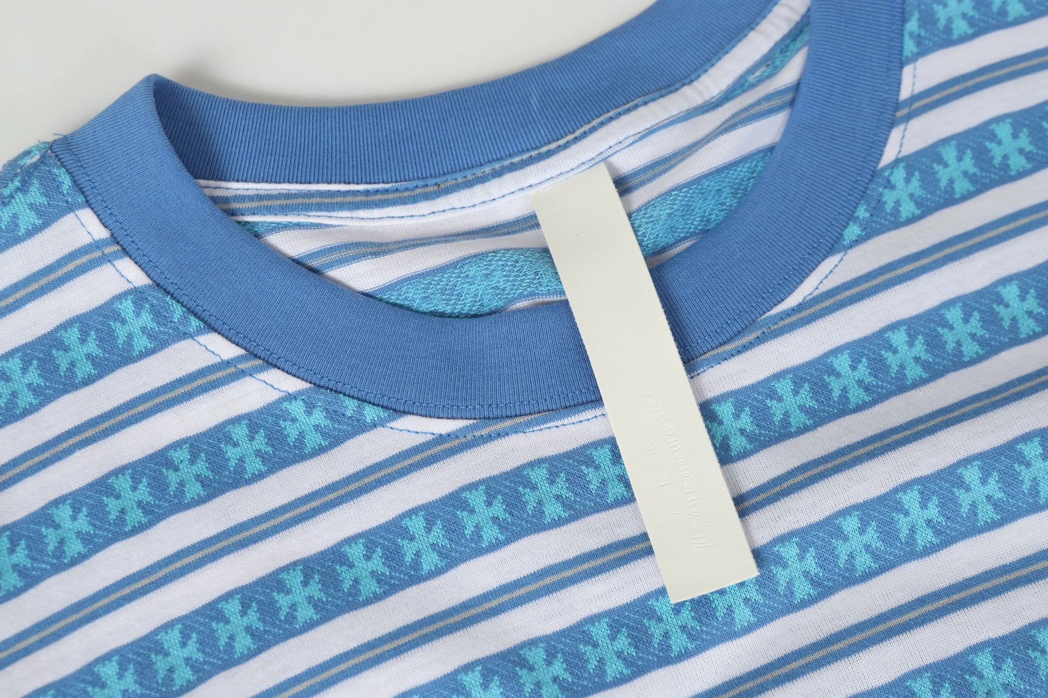 P160 -Chrome Hearts/Chrome Hearts 25ss season's most popular striped yarn-dyed short-sleeved T-shirt -High weight, high density and high quality. The wool is soft, delicate and skin-friendly. It feels soft and silky. It has excellent warmth and skin-friendly properties. -Custom-woven and dyed, no color difference, no matter the fabric or workmanship details. Overwhelms the ordinary version on the market. -Colour: Gray Blue Green -Size: S M L XL